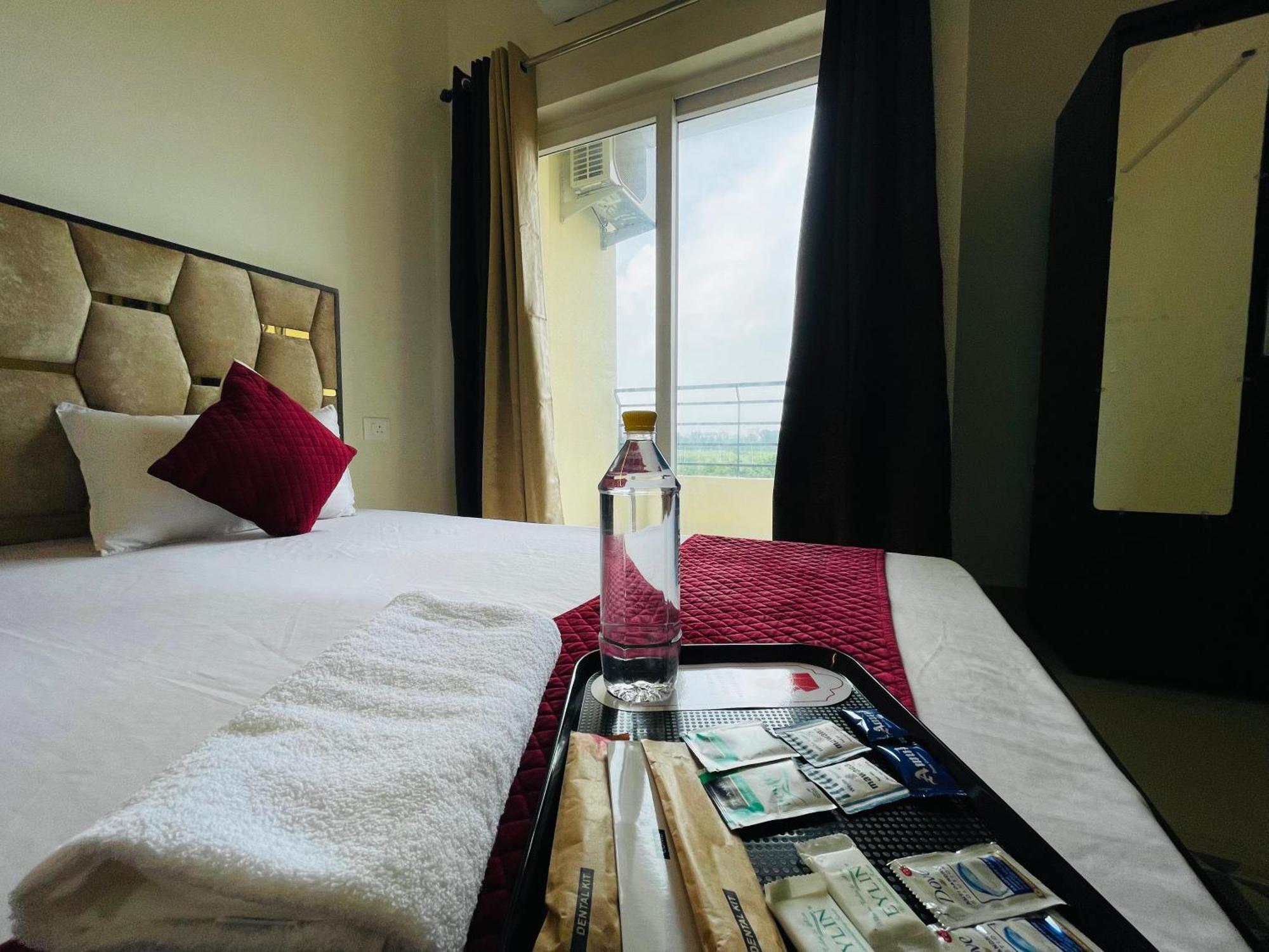 Atulyam Stays Sushant Golf City ラクナウ エクステリア 写真