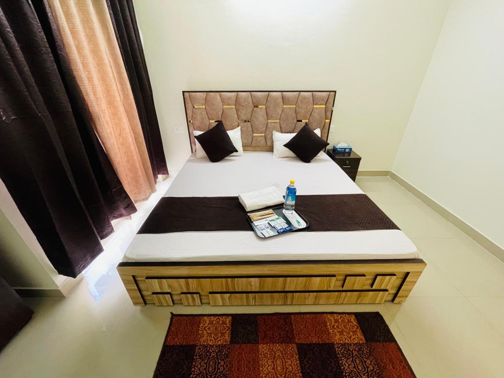 Atulyam Stays Sushant Golf City ラクナウ エクステリア 写真